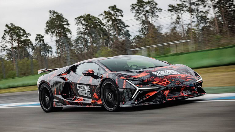 Lamborghini Revuelto SV, debutto fissato domani 14 agosto 2026