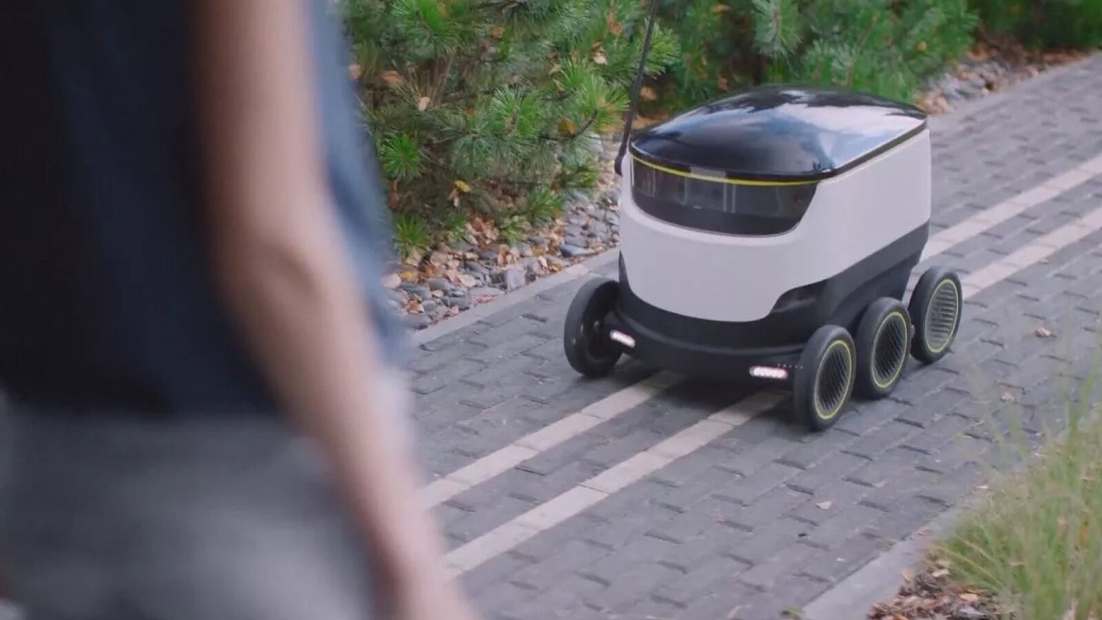 Robot per consegne autonomi: la Francia apre le strade pubbliche