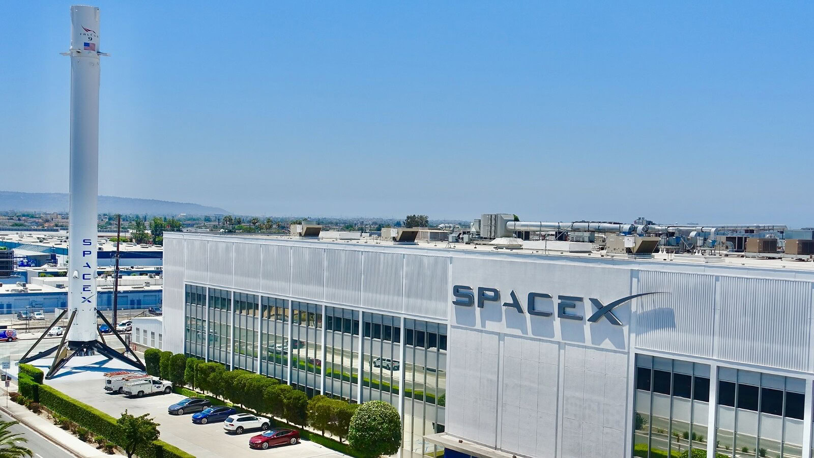 SpaceX porta in orbita 32 laboratori farmaceutici autonomi
