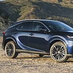Lexus RX 2026: quattro motori e costi di gestione più bassi