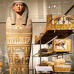 Mummie in vendita online: resti umani spediti per posta