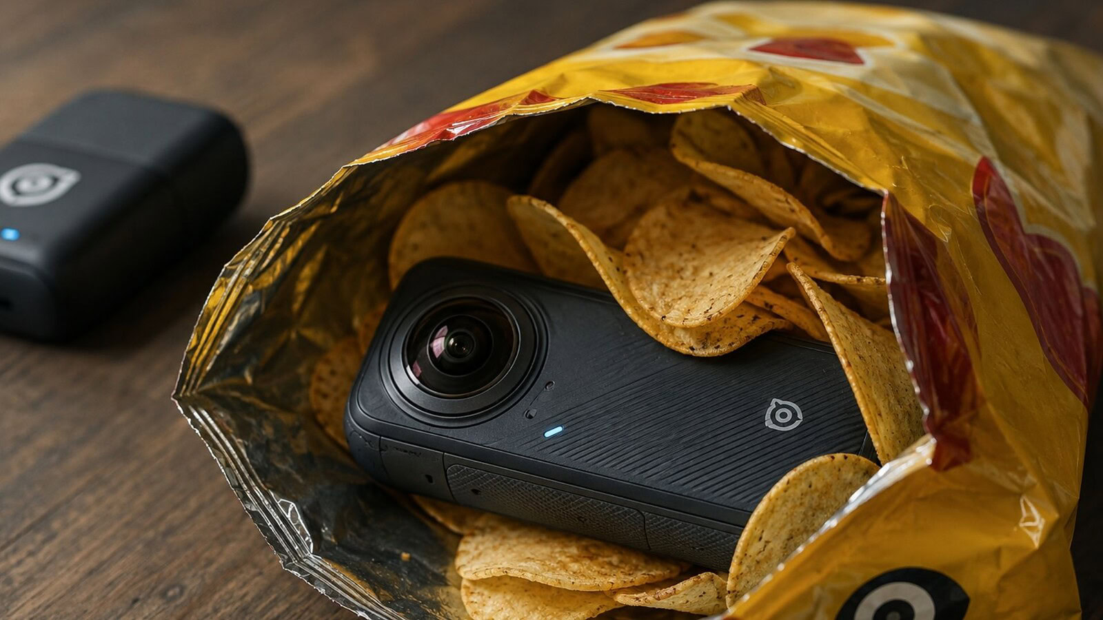 Insta360 nascosta negli snack: ingegnere spia i chip DRAM