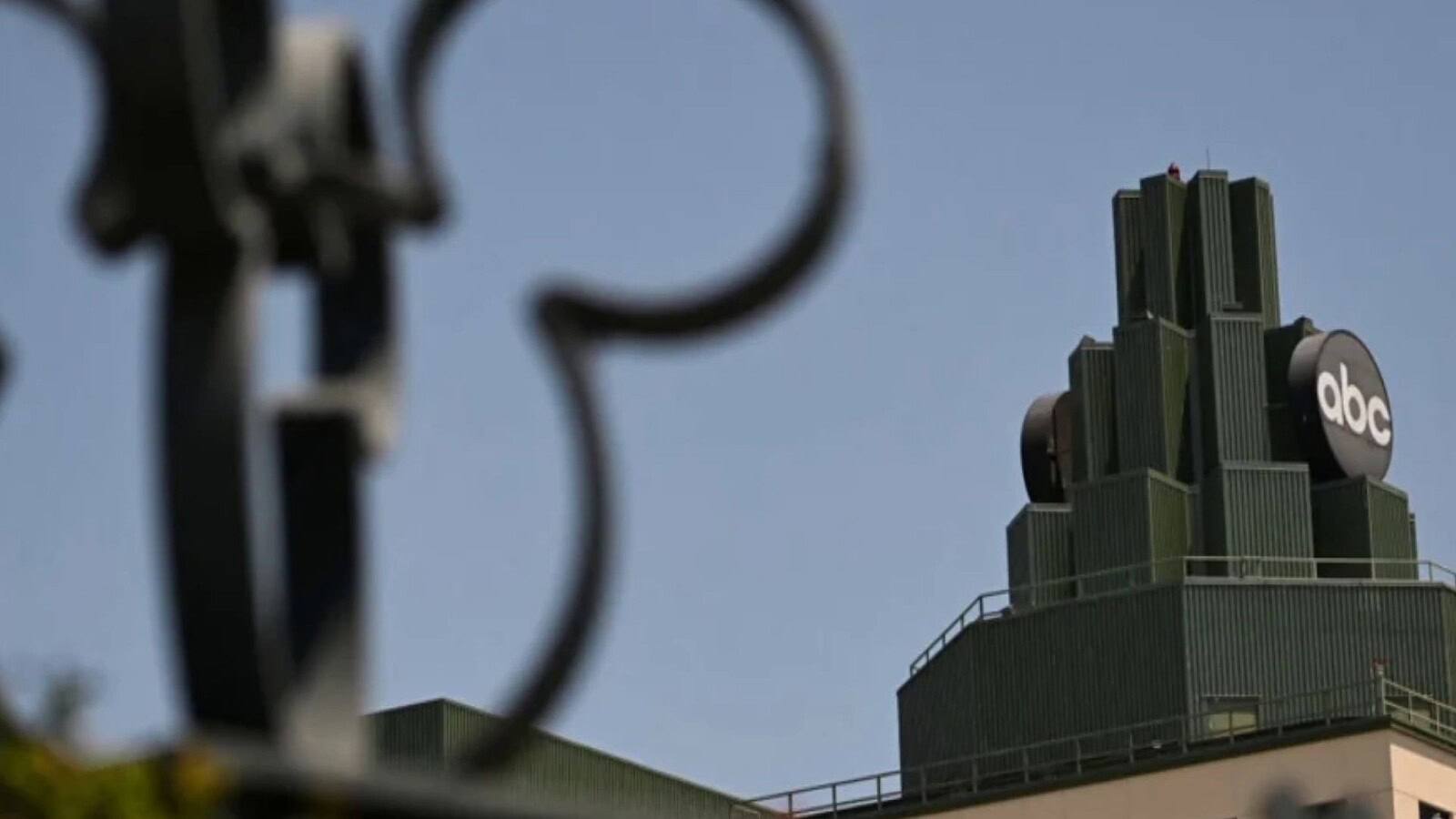 Disney fa causa alla FCC: "censura contro ABC e licenze"