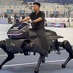 Qiji X1, il cavallo robot cinese che si guida come una moto