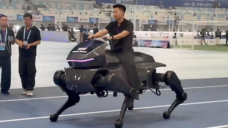 Qiji X1, il cavallo robot cinese che si guida come una moto