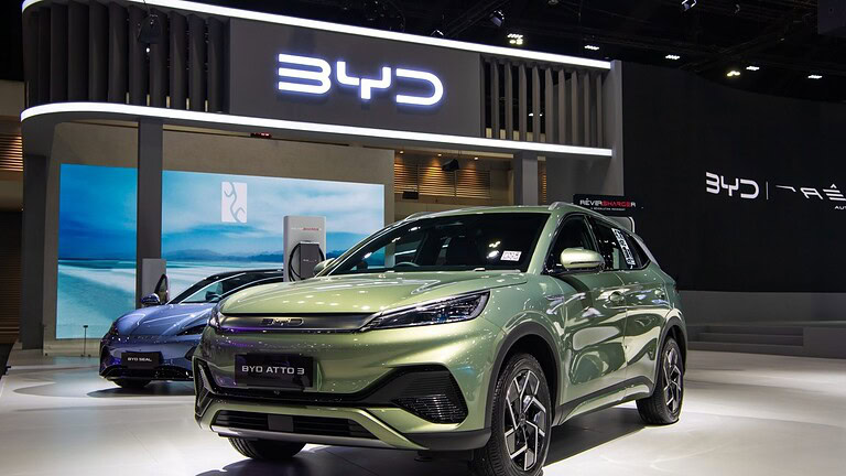 BYD promette il sorpasso mondiale: primo entro cinque anni