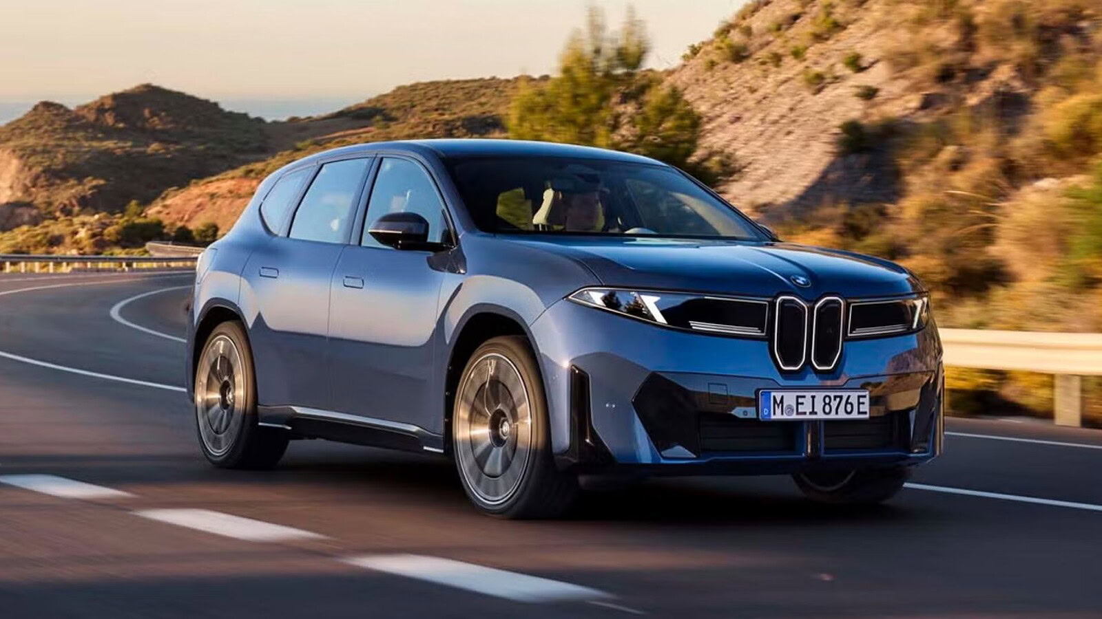 BMW iX3 2027, addio ai pulsanti: la scelta che divide