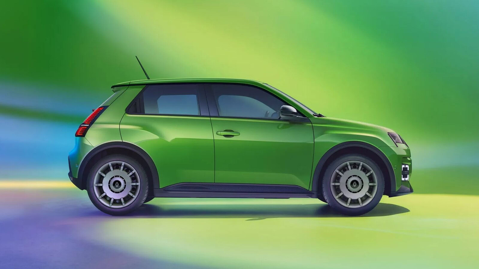 Renault 5 E-Tech si aggiorna: più autonomia e nuova Five