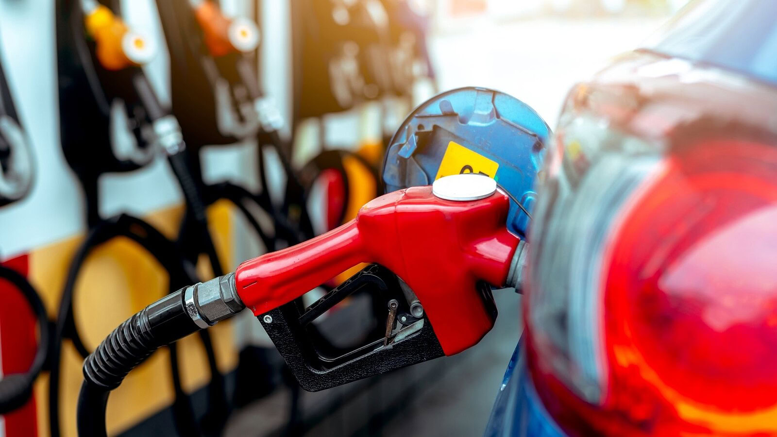 Russia senza benzina: file ai distributori e import dall'India