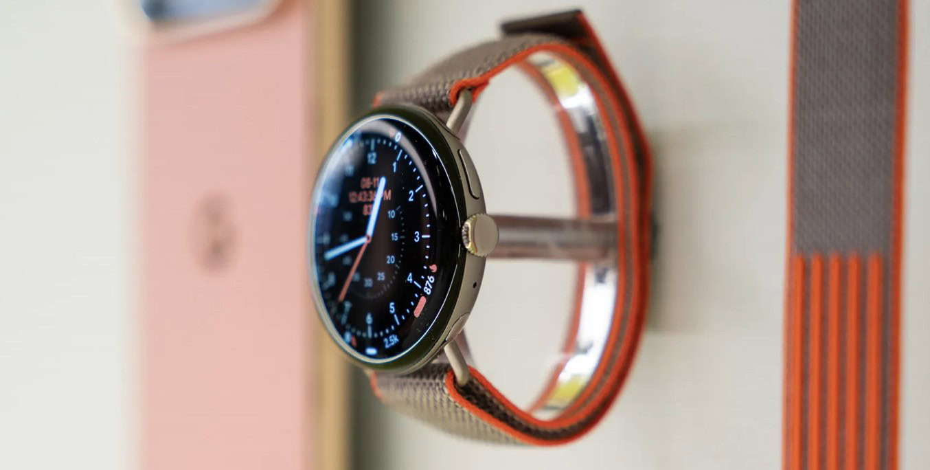 Pixel Watch 5 - caratteristiche Google Pixel Watch 5 Stephen Curry Edition: cinturino e quadrante unici