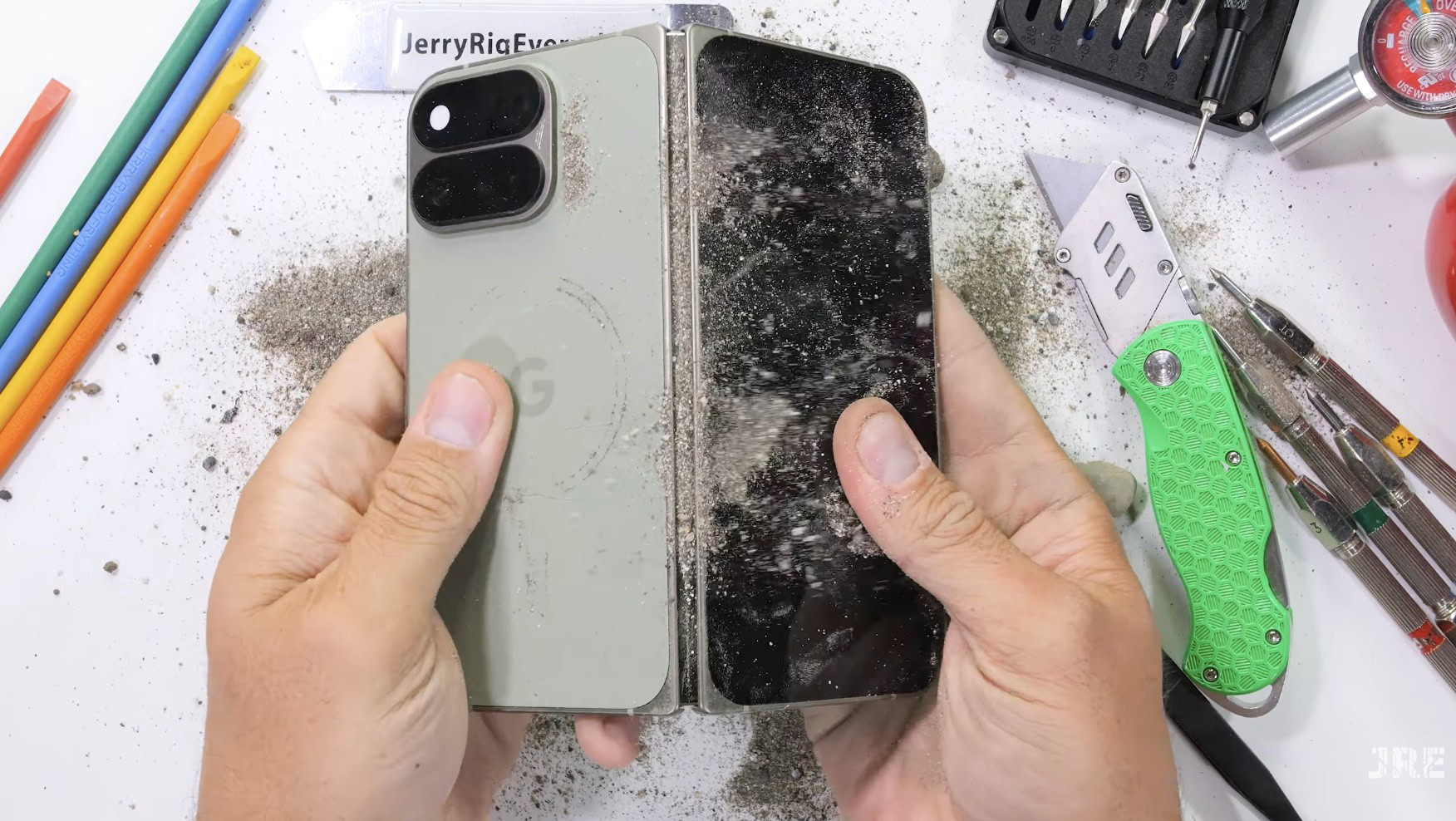 Pixel 11 Pro Fold Google Pixel 11 Pro Fold non supera il bend test ma stavolta non esplode