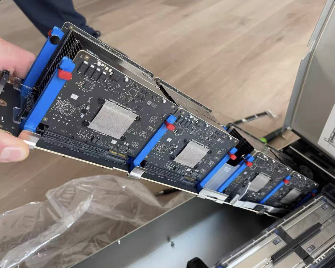 server Apple M5 - dettaglio Apple, ecco le prime foto dei server M5 per Apple Intelligence