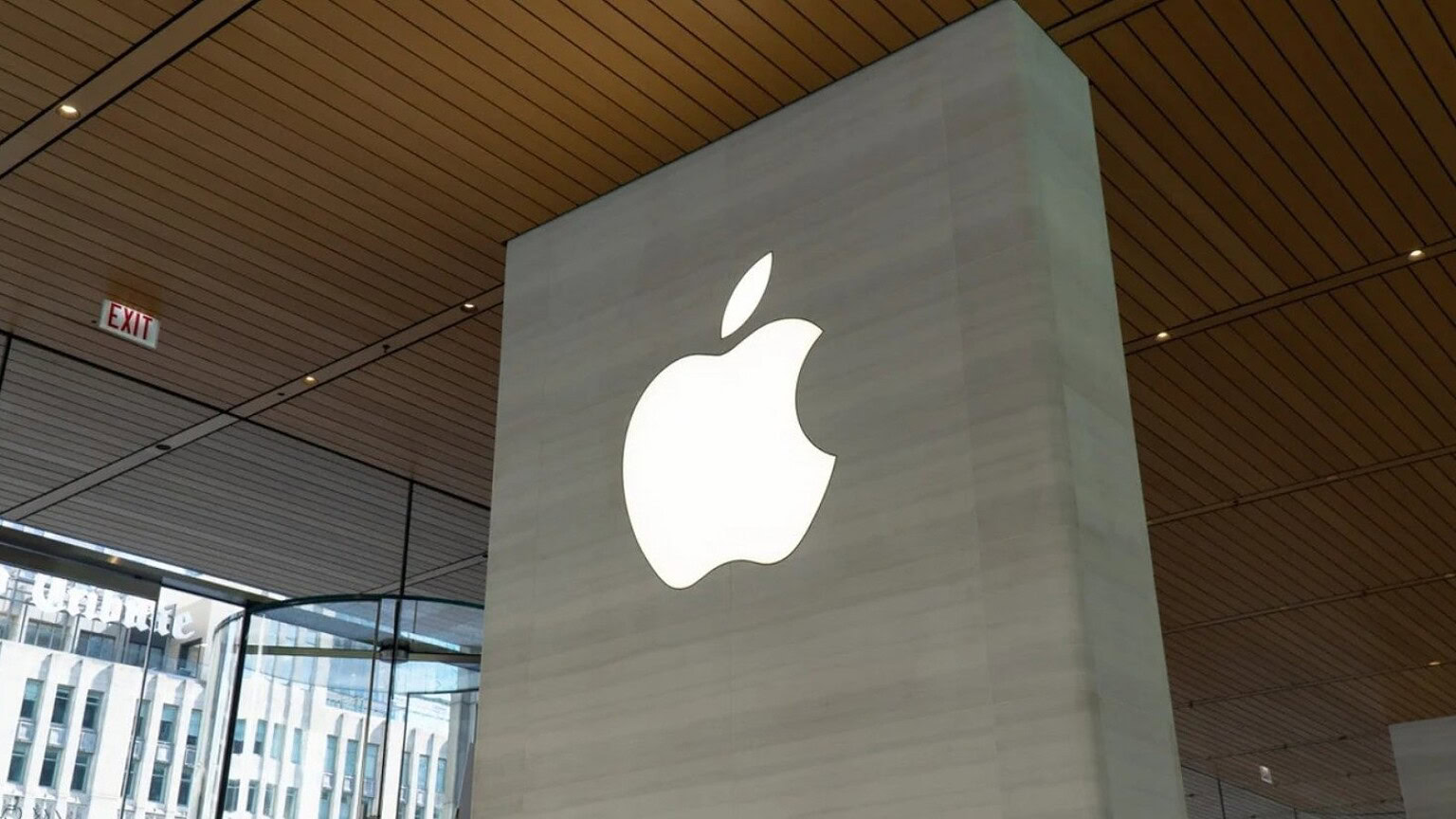 AirPods con fotocamere, Apple rinvia: fuori dall'evento di settembre