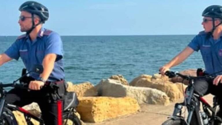 Carabinieri in e-bike a Montalto di Castro: vigilanza sul lungomare