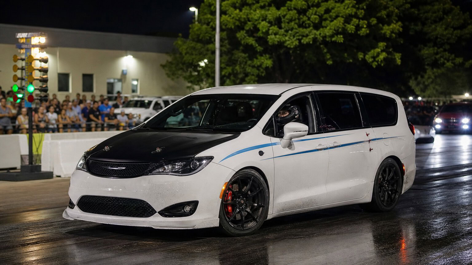 Chrysler Pacifica da pista: due minivan Mopar a Roadkill Nights