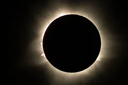 Eclissi solare del 12 agosto: come fotografarla con lo smartphone
