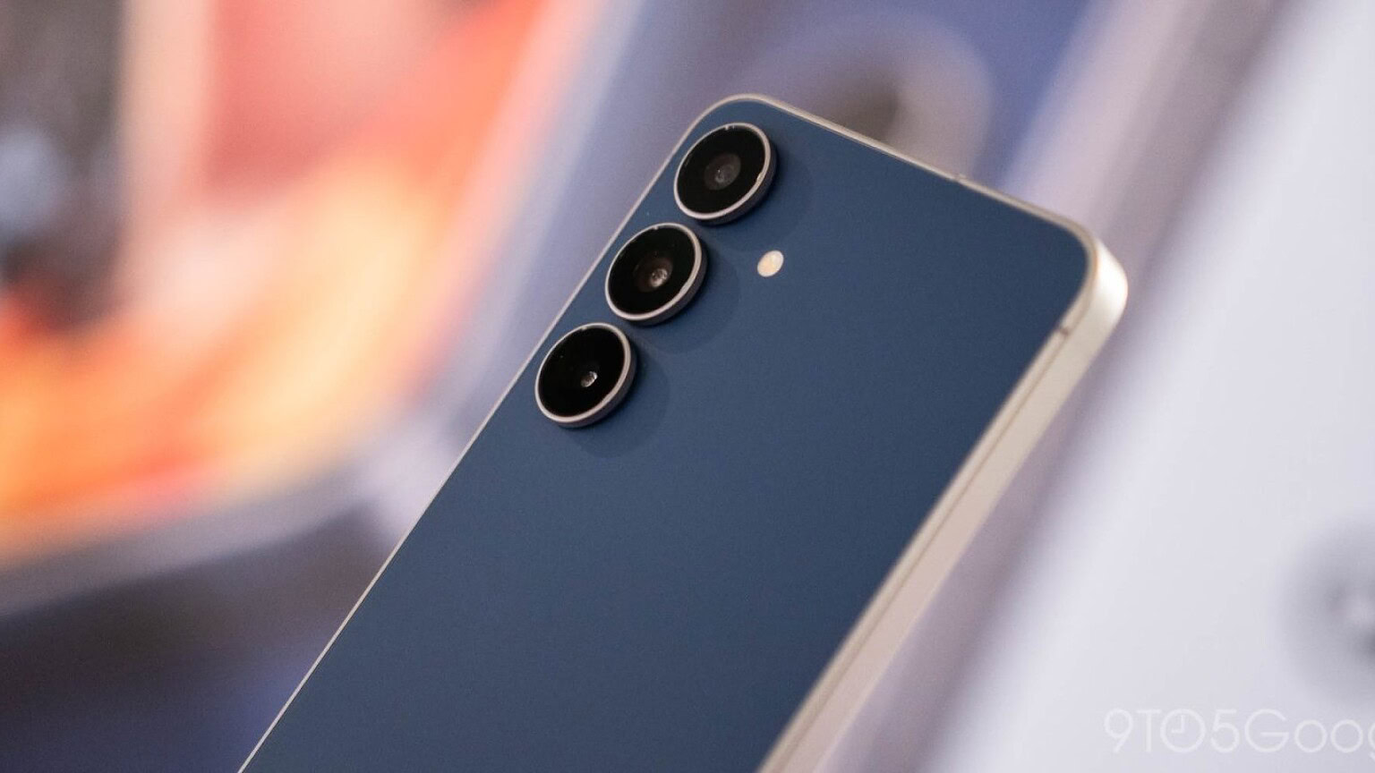 Galaxy S26 FE: le immagini trapelate svelano design e colori