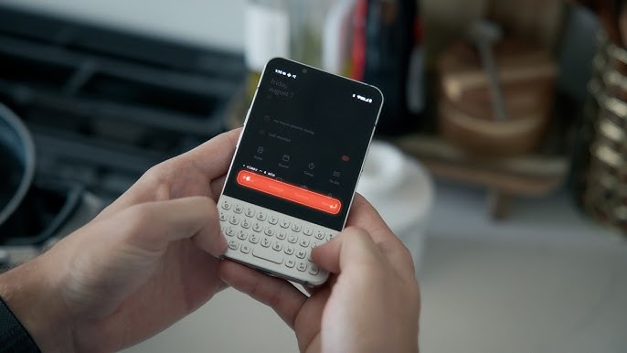 Minimal Phone 2 si mostra su Kickstarter: addio all'inchiostro elettronico