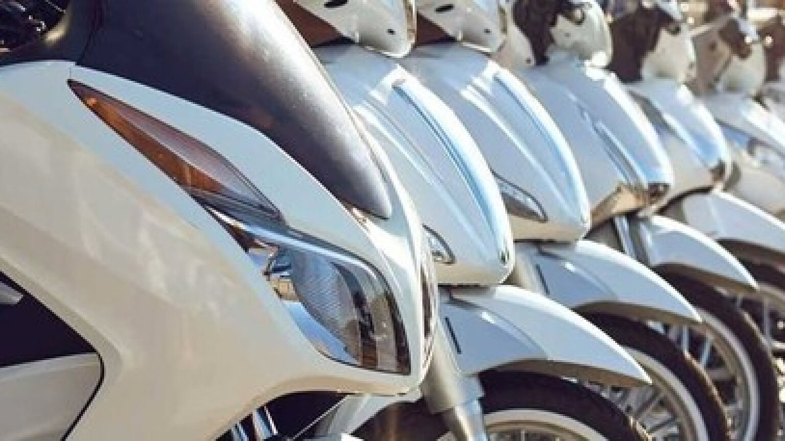 Mercato moto 2026: scooter in volata a luglio, moto in frenata