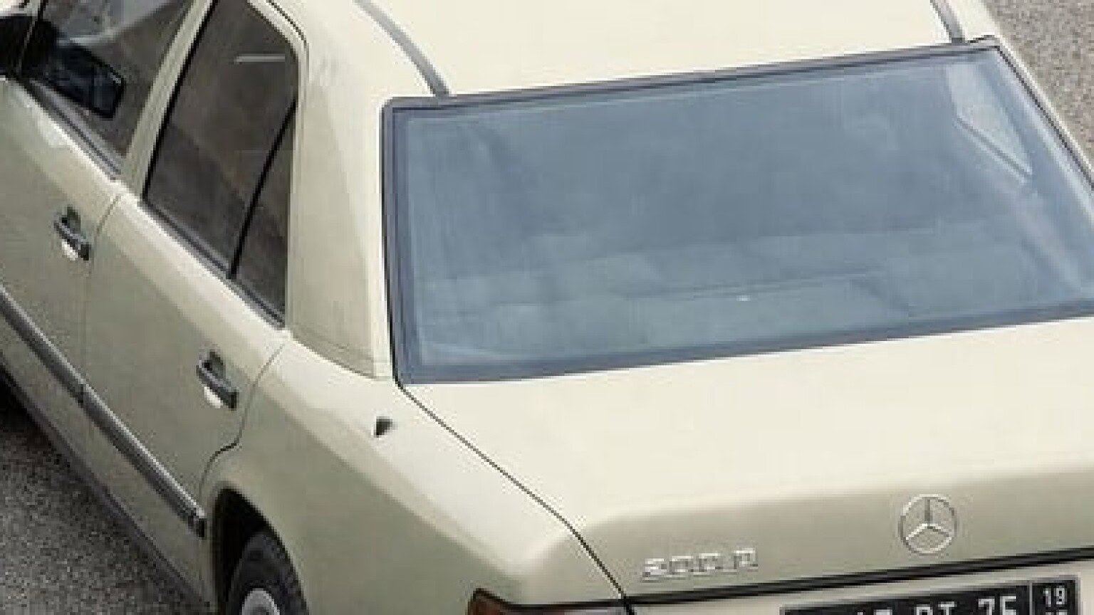 Mercedes 200 D del 1985: 831.000 km e punta al milione