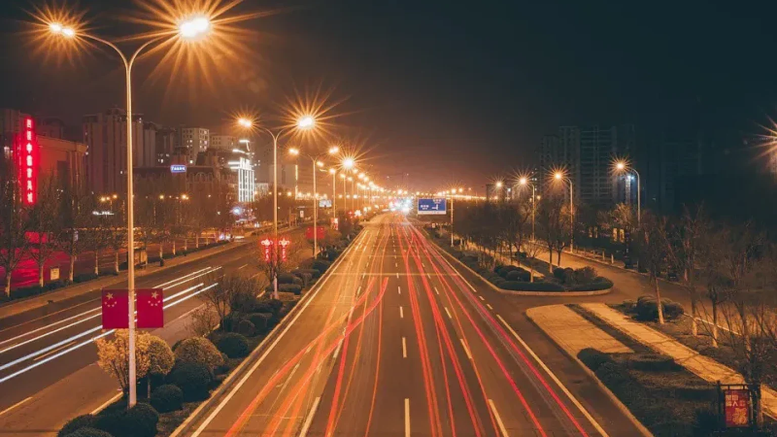 Nanotubi, la luce che rallenta il movimento sfida la fisica - nanotubi fluorescenti