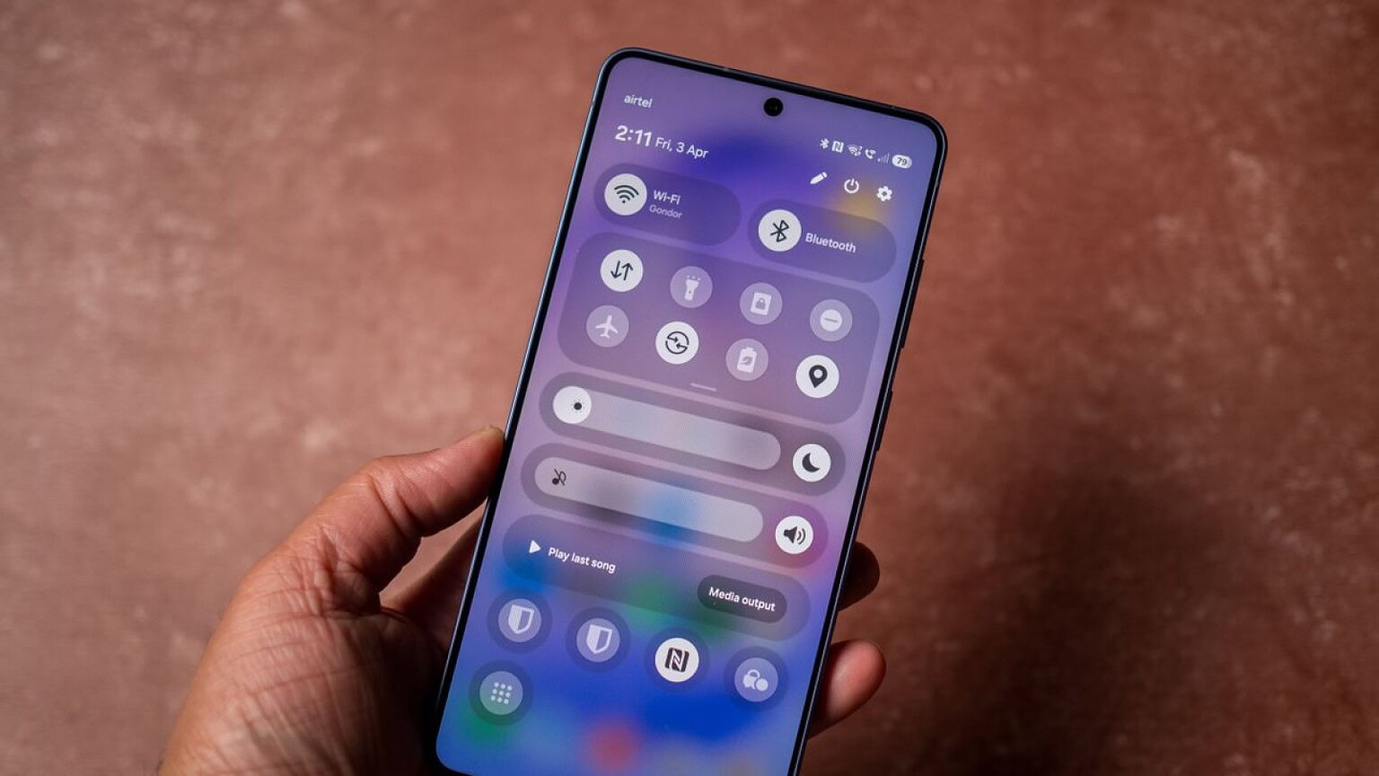 One UI 9.5, effetto vetro e nuova profondità: ecco i primi screenshot