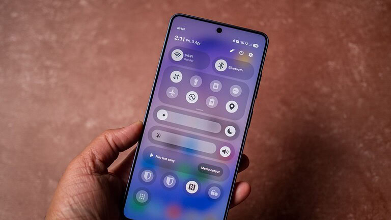 One UI 9.5, effetto vetro e nuova profondità: ecco i primi screenshot