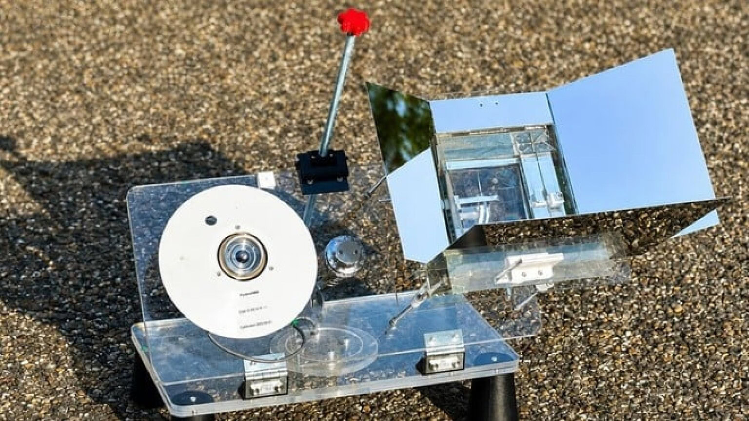 Pannello solare ibrido: energia, calore e freddo da un tetto solo