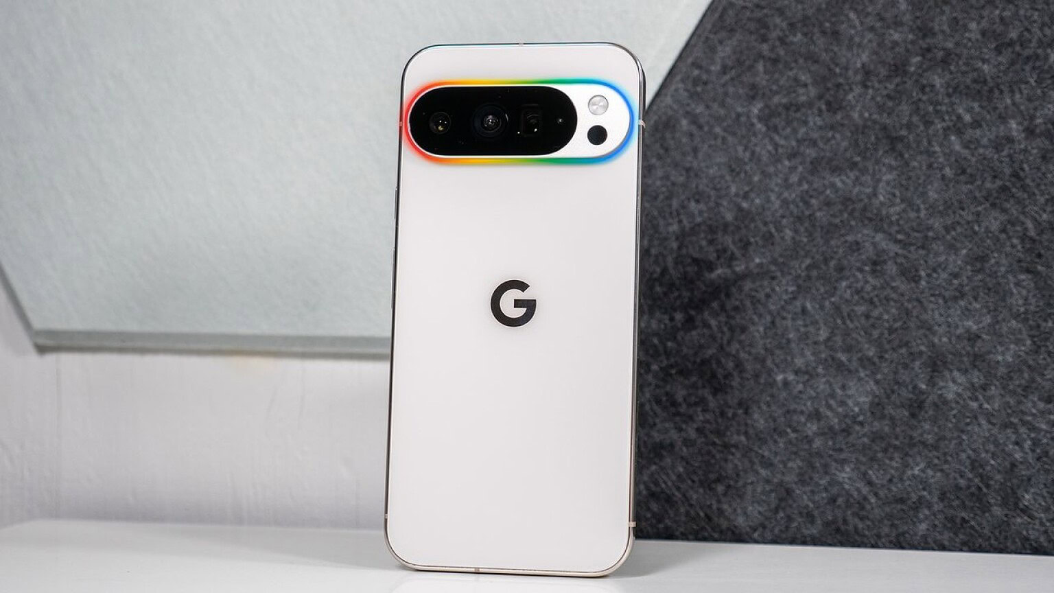 Pixel 11 Pro XL nero opaco: spuntano le prime foto dal vivo