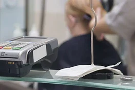 Deutsche Bank, SMS truffa svuota il conto: rimborsati 36mila euro