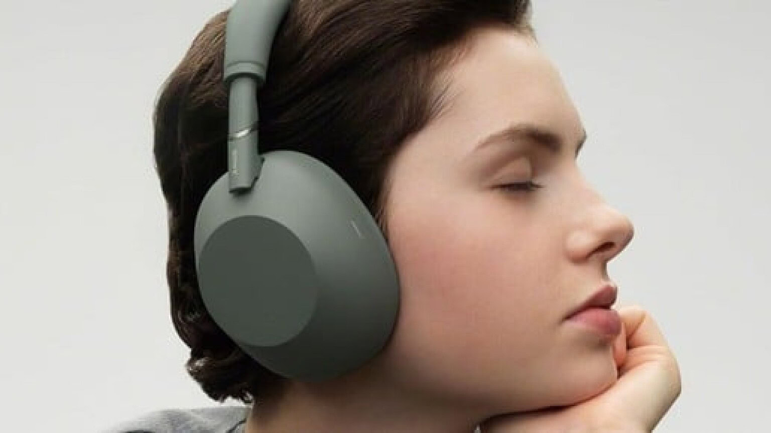 Sony WH-1000XM6 in offerta su Amazon: 100 euro di sconto