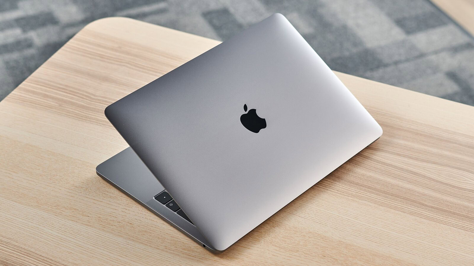 MacBook Intel obsoleti: Apple ferma le riparazioni su tre modelli