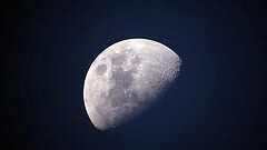 Luna, si è formata in sole cinque ore: la nuova ipotesi