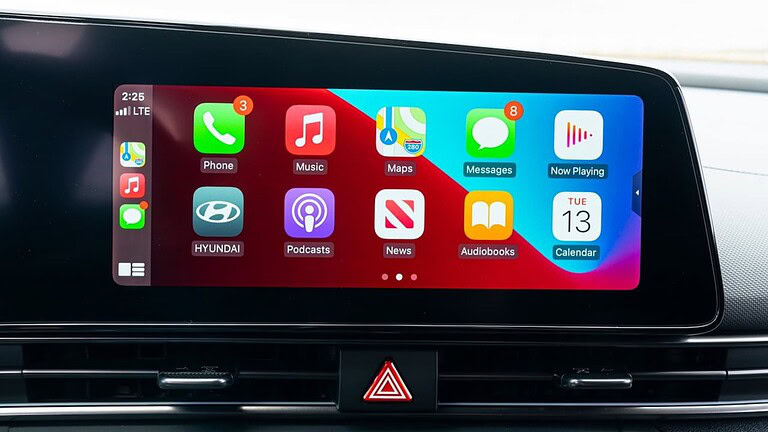 CarPlay, arriva Claude: ora sono cinque gli assistenti AI a bordo