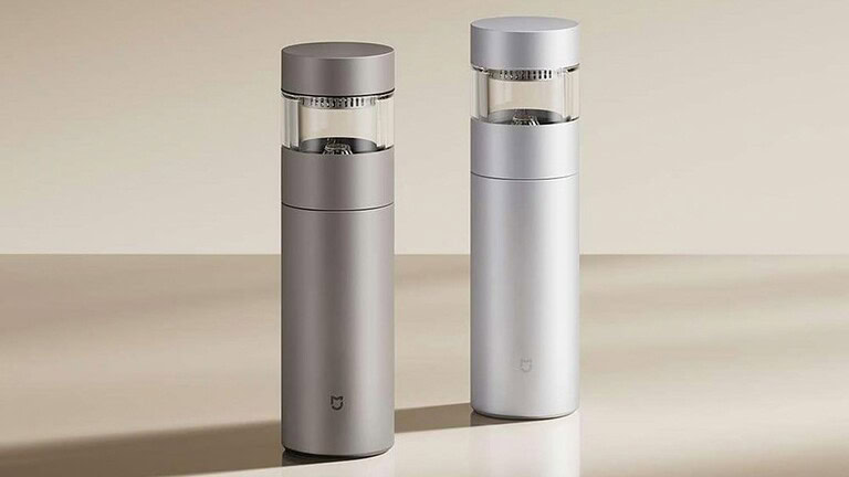 Xiaomi, il nuovo termos in titanio che separa tè e acqua