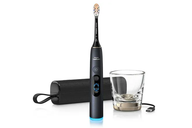 Philips Sonicare DiamondClean 9900 Philips Sonicare DiamondClean 9900 Prestige: in Italia con AI