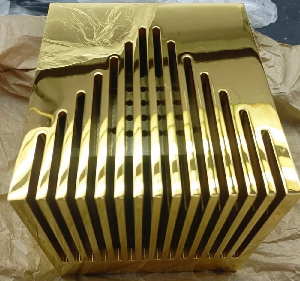 Kubb Fanless, il PC d'oro da 13 kg e un valore stimato di 1,5 milioni