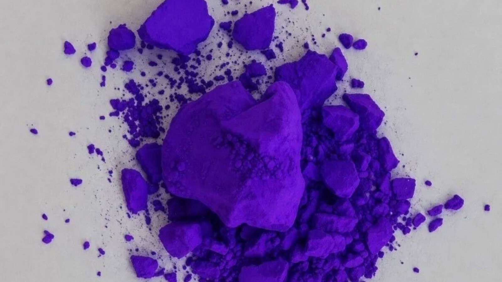 Tessuto viola più fresco del cotone bianco: 8 gradi in meno con la nuova invenzione
