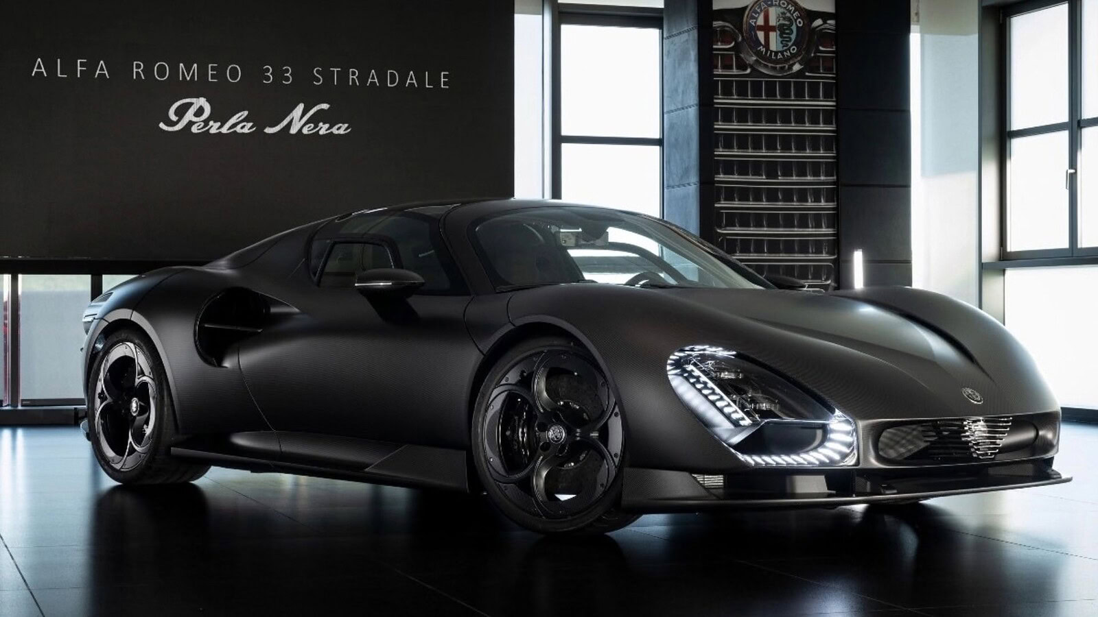 Alfa Romeo 33 Stradale Perla Nera: esemplare unico in carbonio