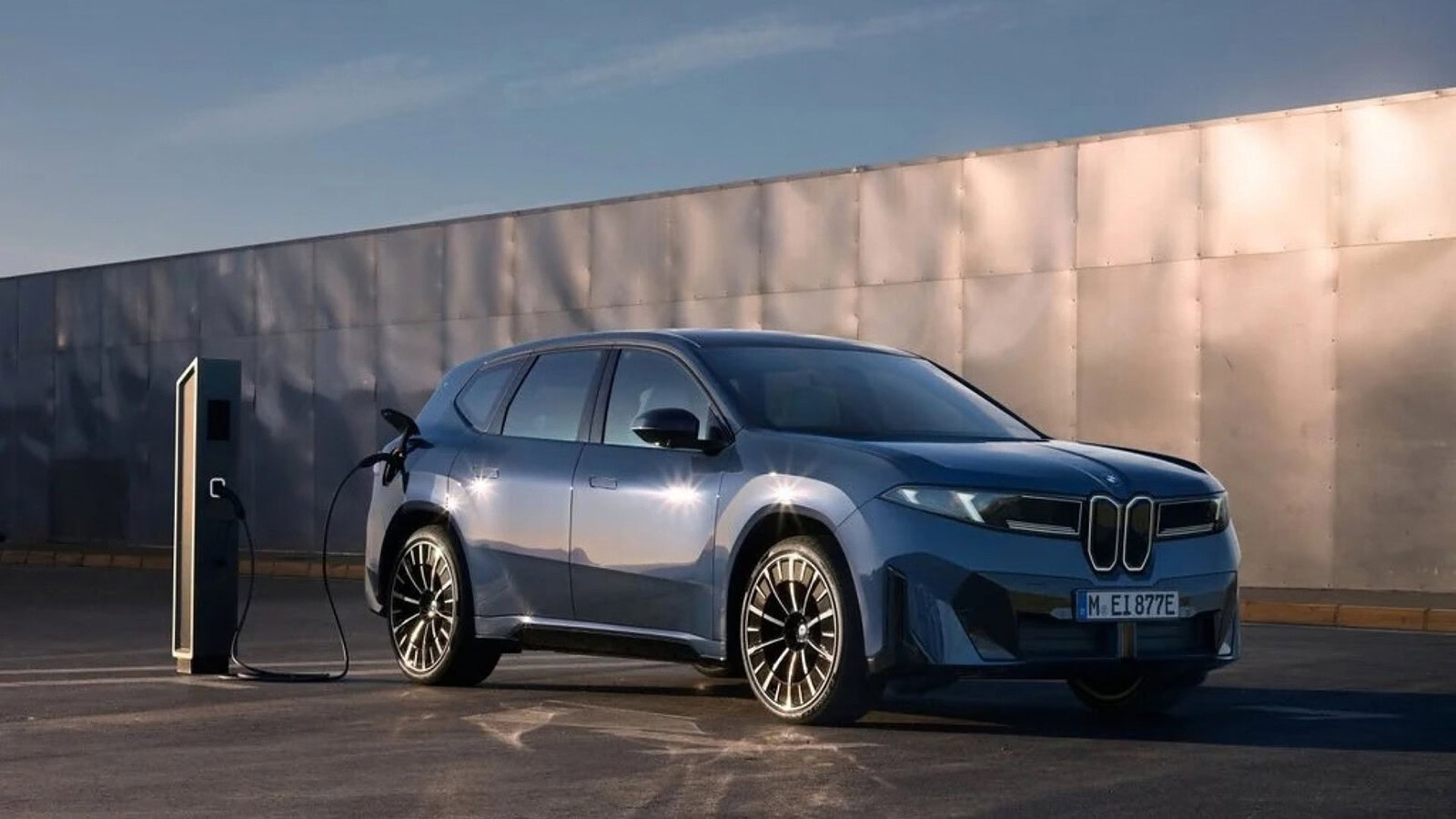 BMW iX3, 100.000 ordini in Europa: Debrecen a tre turni