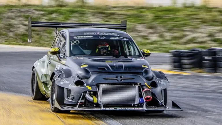 Abarth 695 da 600 CV: la citycar estrema del Time Attack