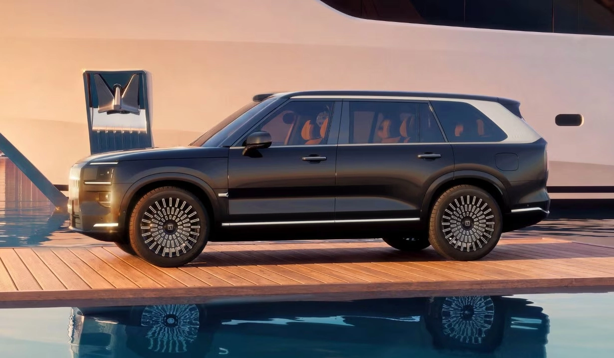 Zeekr 9X Zeekr 9X, SUV superlusso plug-in da 897 CV in Italia: oltre i 100.000€