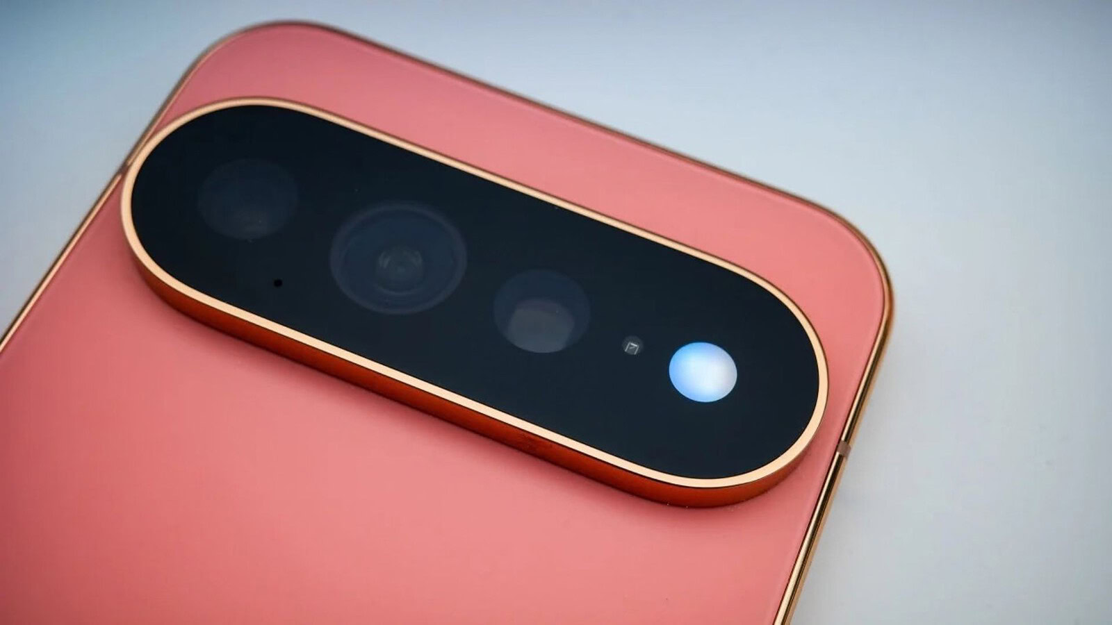 Google Pixel 11 Pro: HiLight sale a 9 colori e si prepara ai messaggi