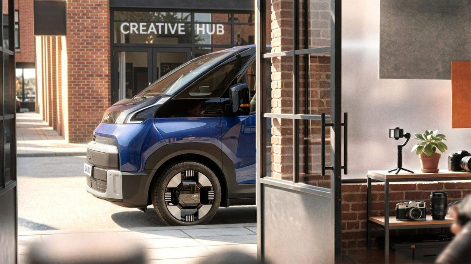 Kia PV7, il maxi van elettrico si mostra prima del debutto
