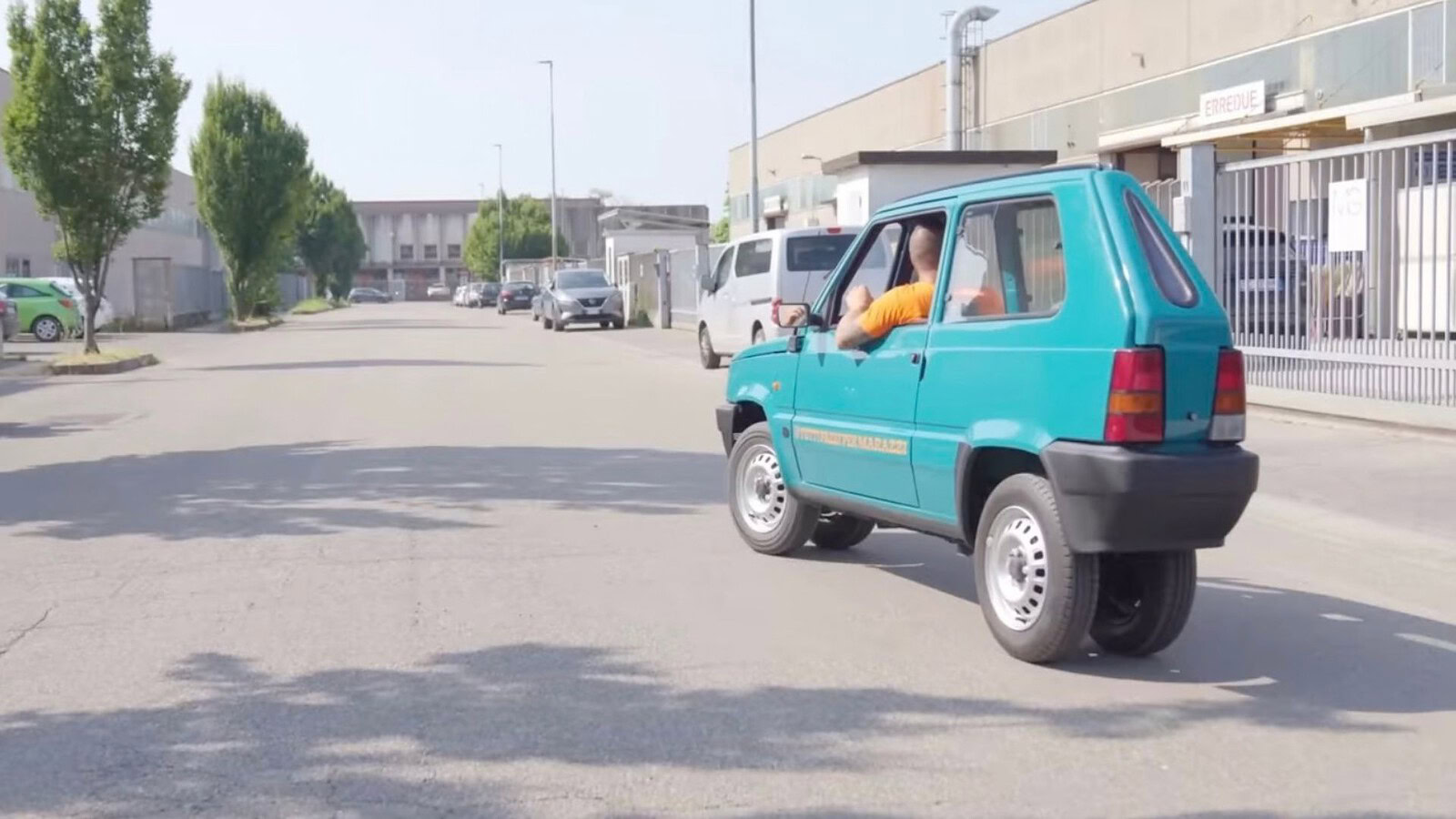 Fiat Panda larga 50 centimetri: l'auto più stretta del mondo