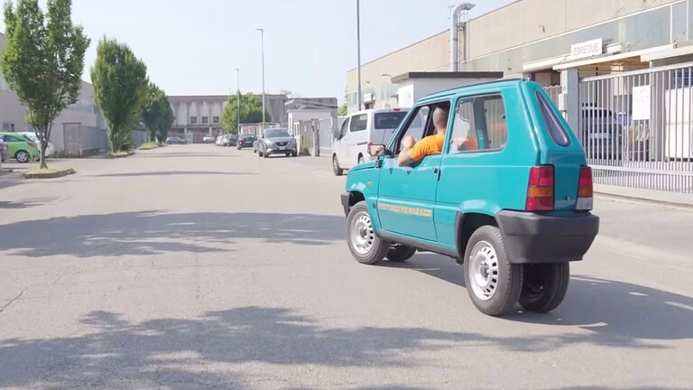 Fiat Panda larga 50 centimetri: l'auto più stretta del mondo