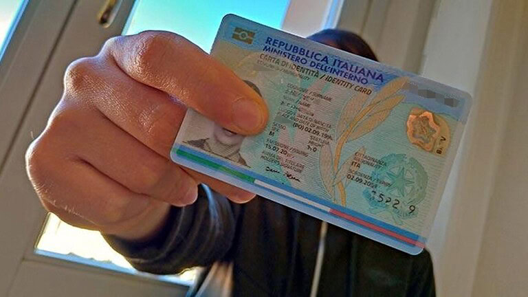 Carta d'Identità Elettronica senza chip, la Cassazione: chi lo toglie fa reato