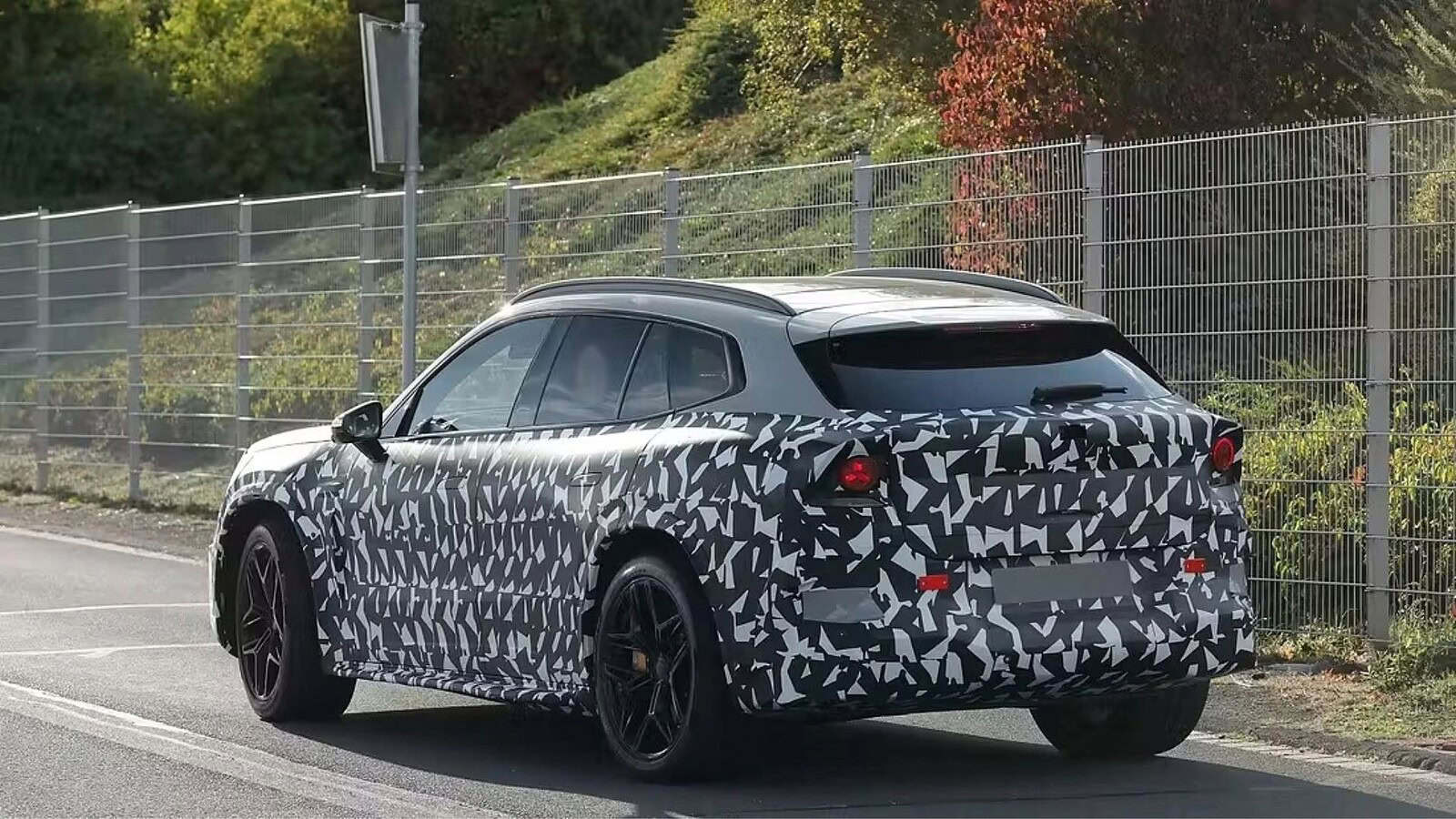 Mercedes-AMG: SUV elettrico oltre 1.000 CV, debutto il 17 ottobre