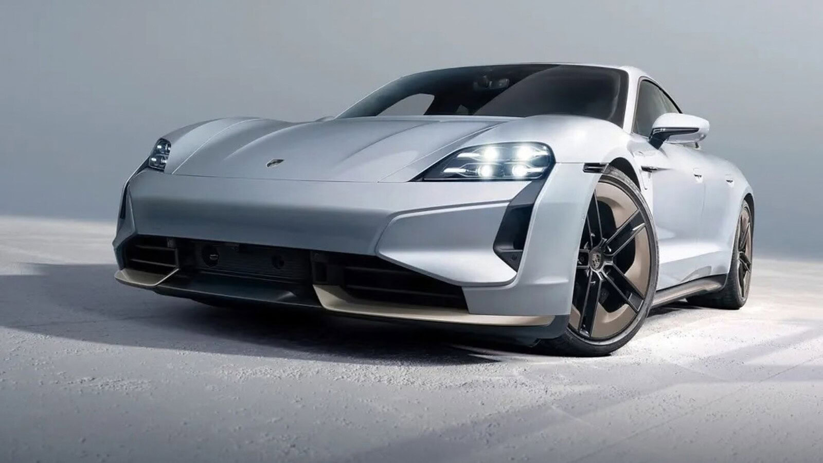 Porsche Taycan, un graffio diventa una fattura da 32.500 euro