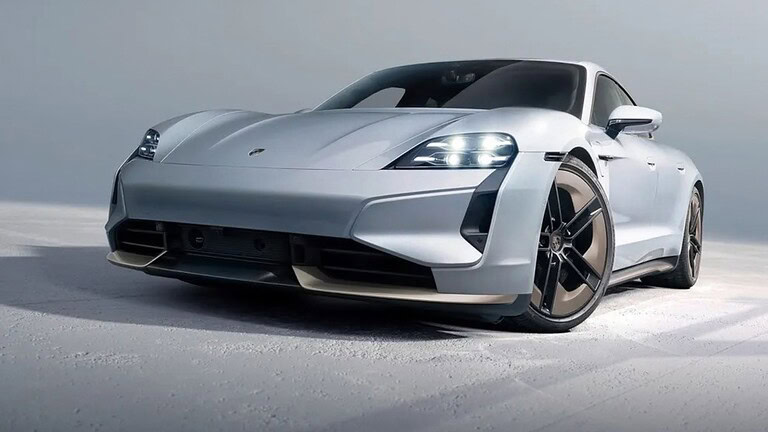 Porsche Taycan, un graffio diventa una fattura da 32.500 euro